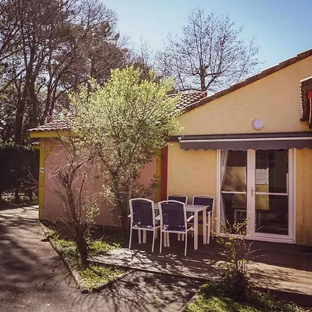 Maison Charmante A Avec Piscine Et Jardin Feriehus