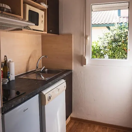 Maison Charmante à Avec Piscine Et Jardin